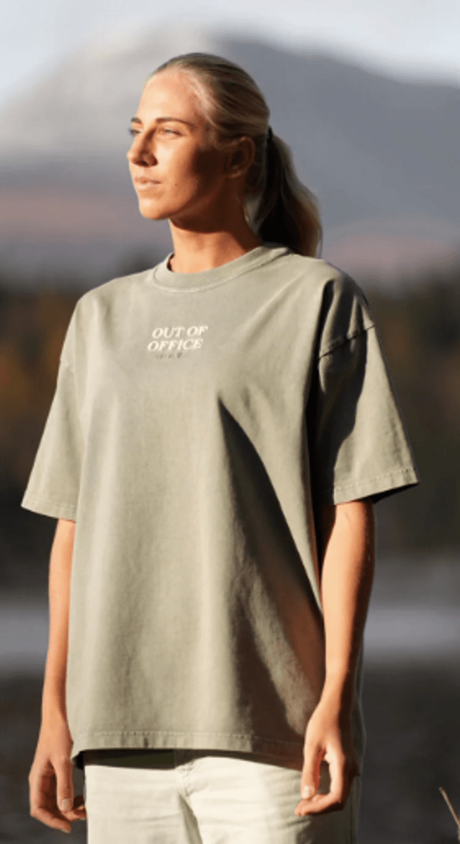 Pre Après Out of Office Tee Green Stone Unisex